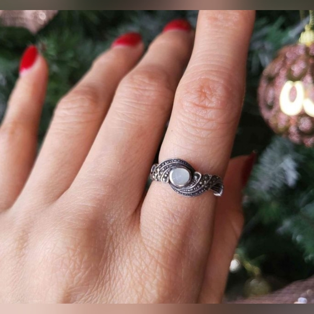 Vintage Mother of Pearl & Marcasite Sterling Silver Ring✨️ Size 6